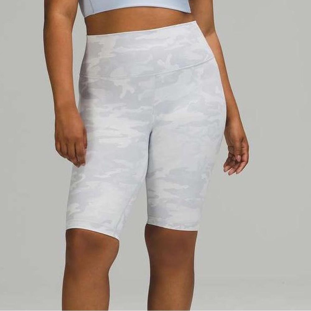 Lululemon Women's Wunder Under High-Rise 10" Shorts sz 4